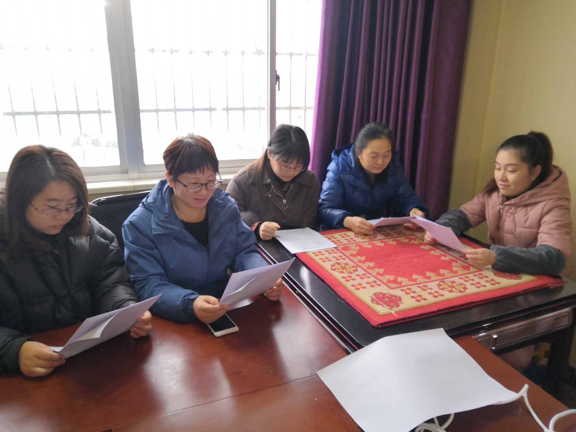 9項目女職工進行法律法規(guī)學習.jpg