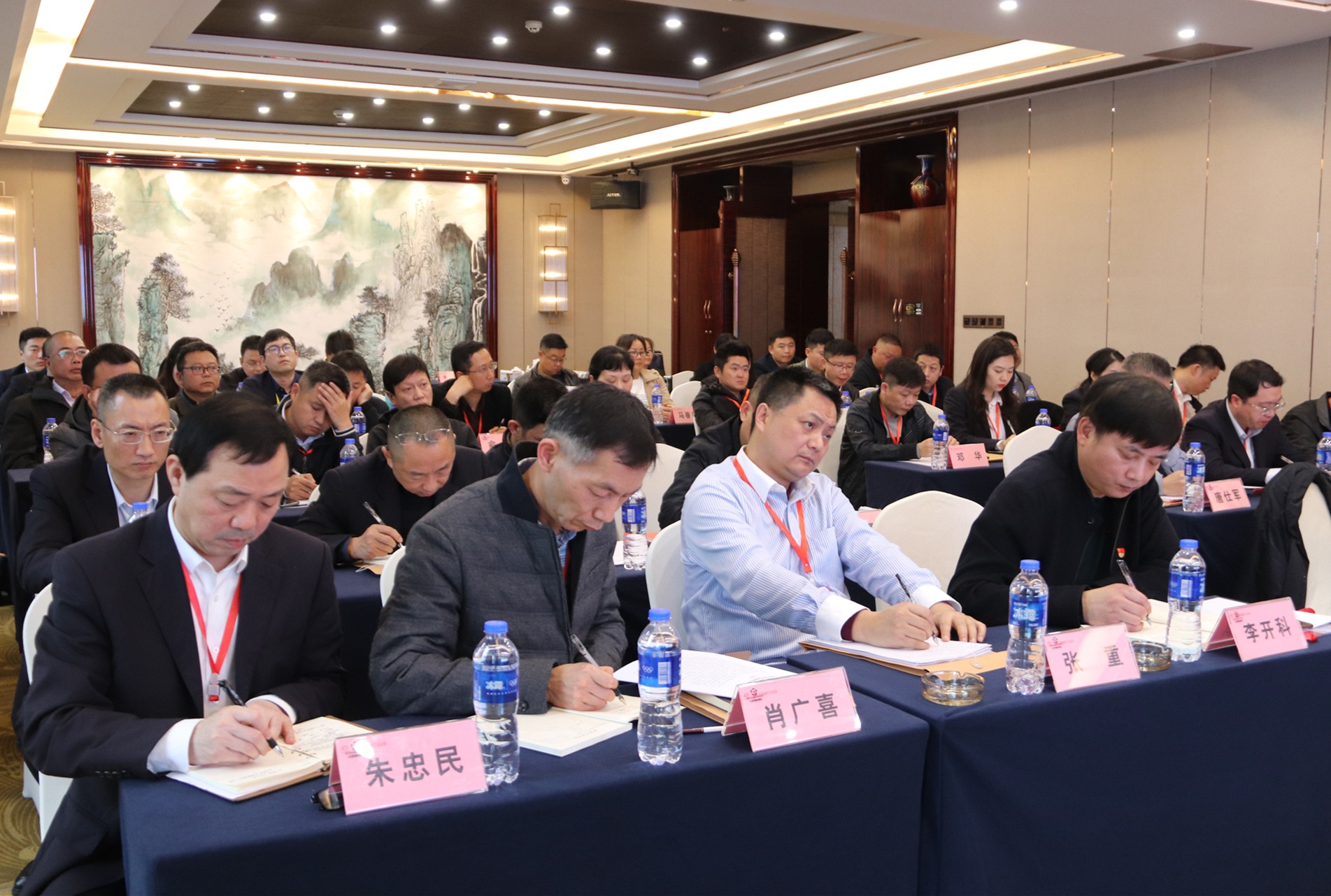 陳國(guó)初講黨史學(xué)習(xí)教育專(zhuān)題黨課_9768_副本 (1).jpg